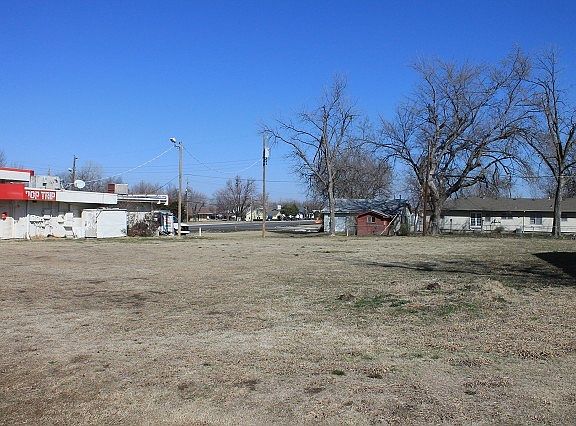 2nd image of 522 W El Paso St