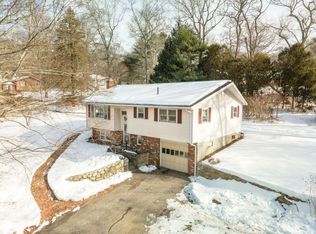 68 North Rd, Hopkinton, RI 02833