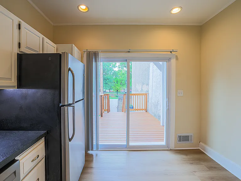 1020 W Barre St #A — Photo 12
