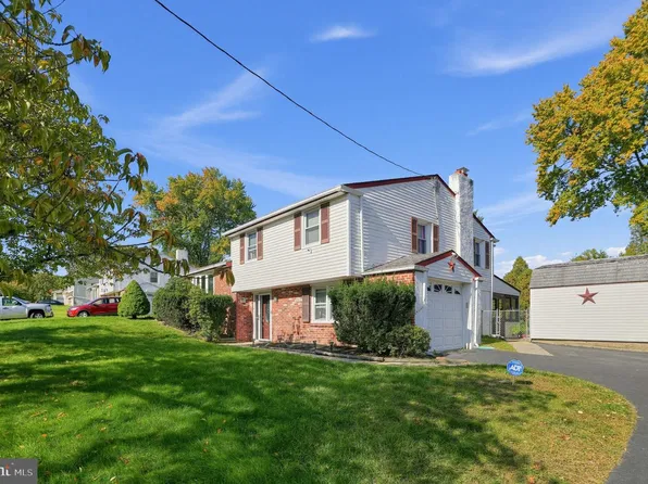 27 N Marmic Dr, Southampton, PA 18966