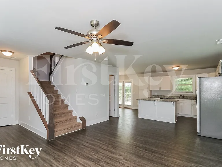 4535 Bonneville Dr — Photo 2