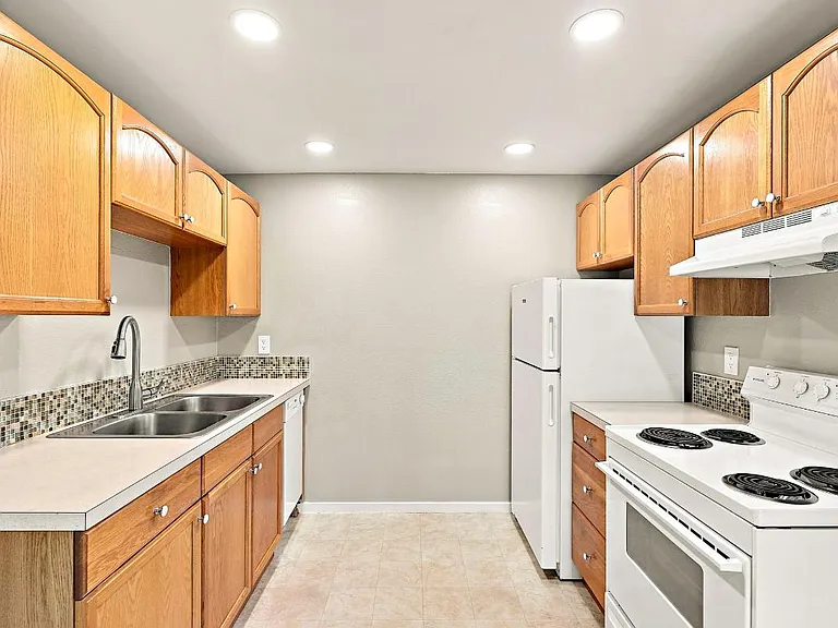 212 N J St #7 — Photo 1
