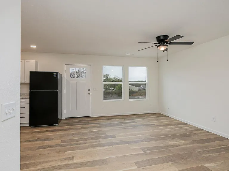 180 W Washington St #B — Photo 11