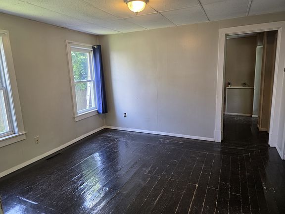 3rd image of 1564 1/2 N Main St