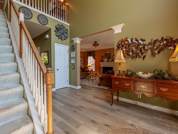 3rd image of 214 Wisteria Dr