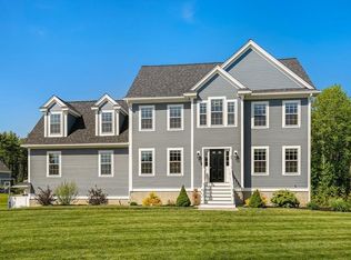 29 Village Rd, Pepperell, MA 01463