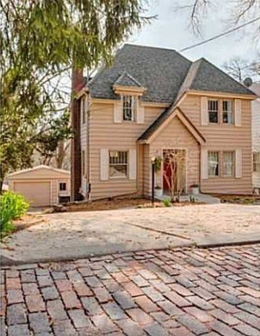 Charmer South of Grand