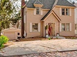 215 Zwart Rd, Des Moines, IA 50312