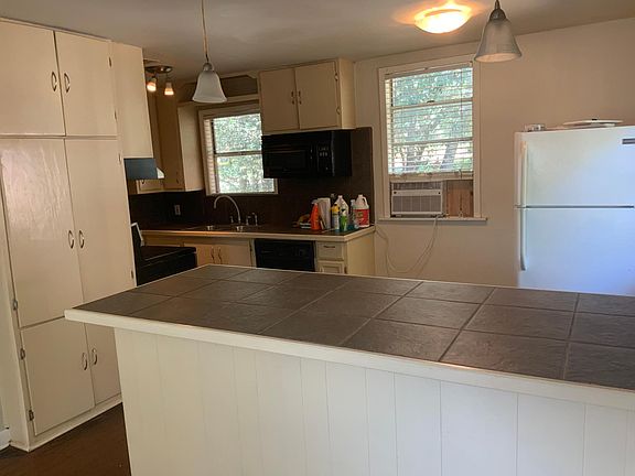 2nd image of 10717 Laurel Ln