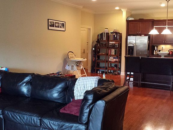 4th image of 2801 N Oakley Ave APT 101