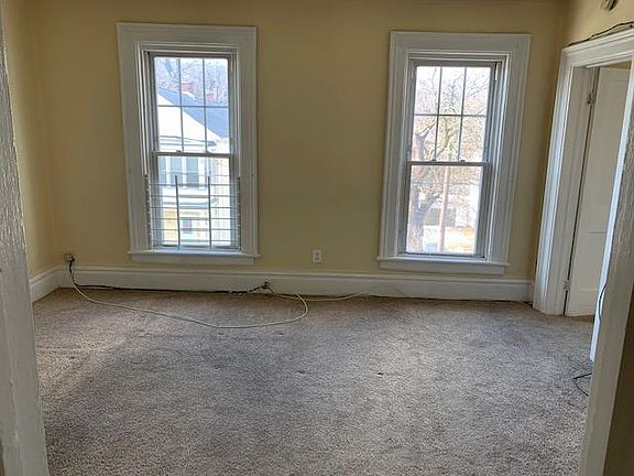2nd image of 21 Lincoln Ave APT 3