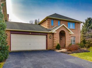 8 Golden Ct, Hershey, PA 17033