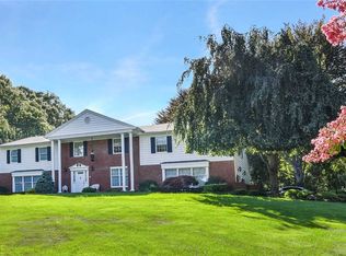 16 Soundview Dr, Port Jefferson, NY 11777