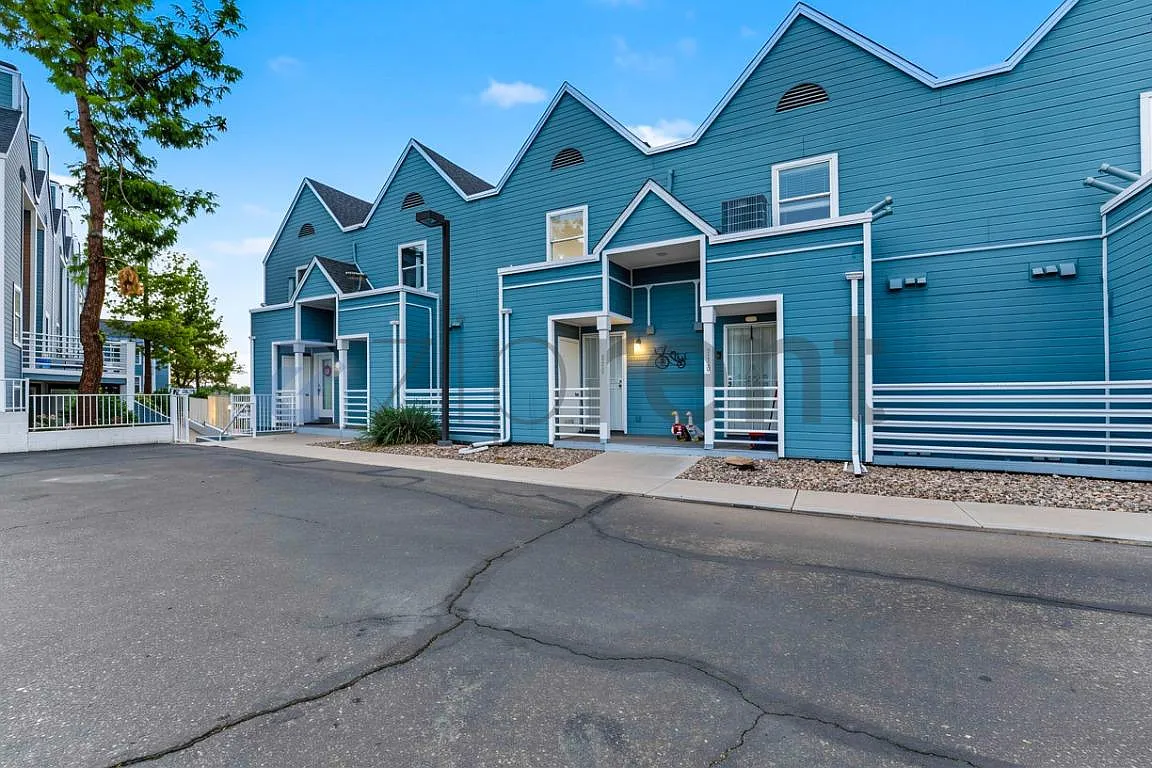 Centercrest Condominiums Phase 2 & 3 — Photo 3