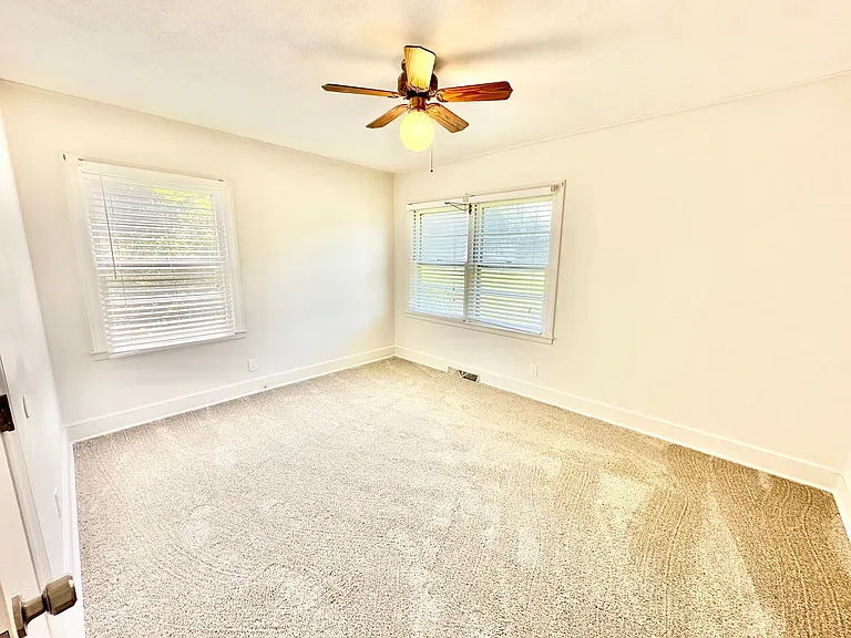 4065 Pinehurst Dr — Photo 10