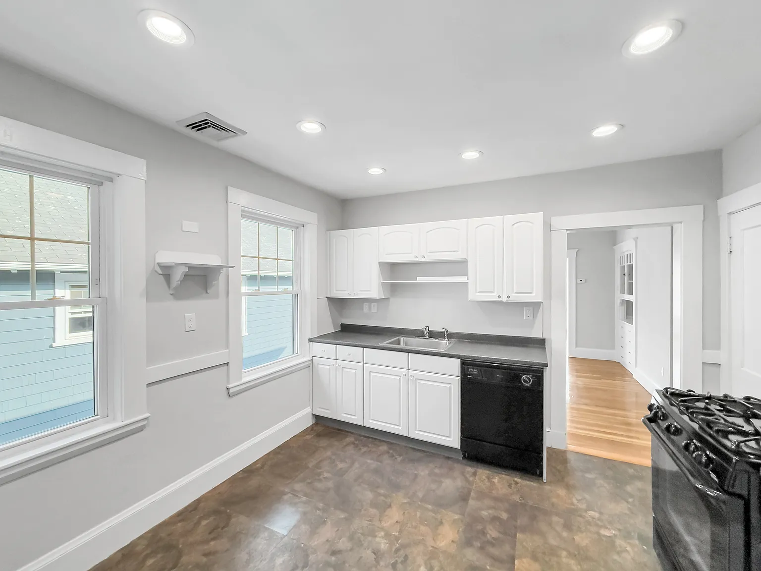 2 bed, 1.0 bath, $2,850 — Photo 3