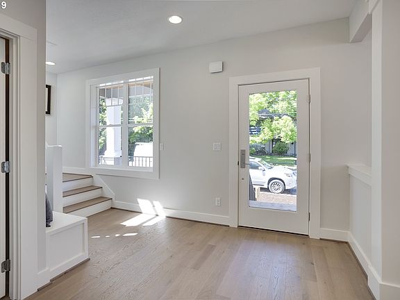 2nd image of 3908 SE Nehalem St