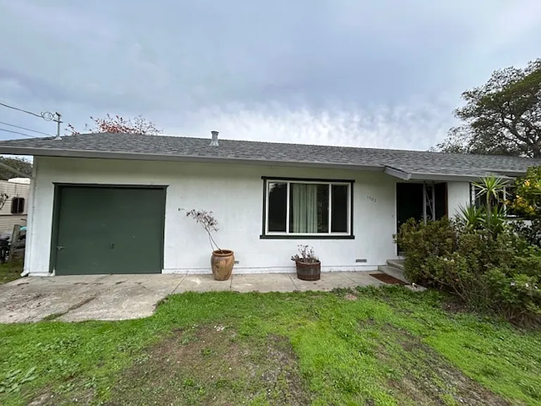 1502 Chapman Ln — Photo 1