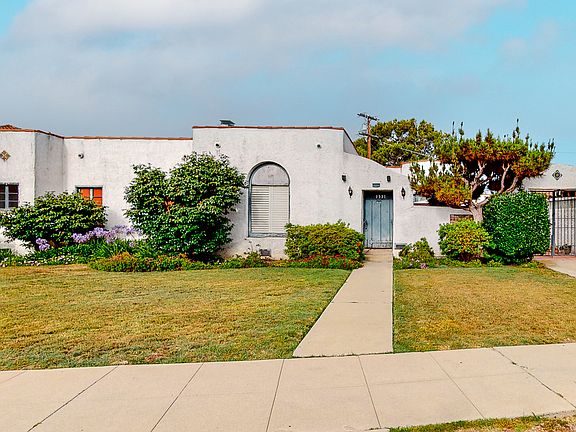 3rd image of 2551 Prosser Ave