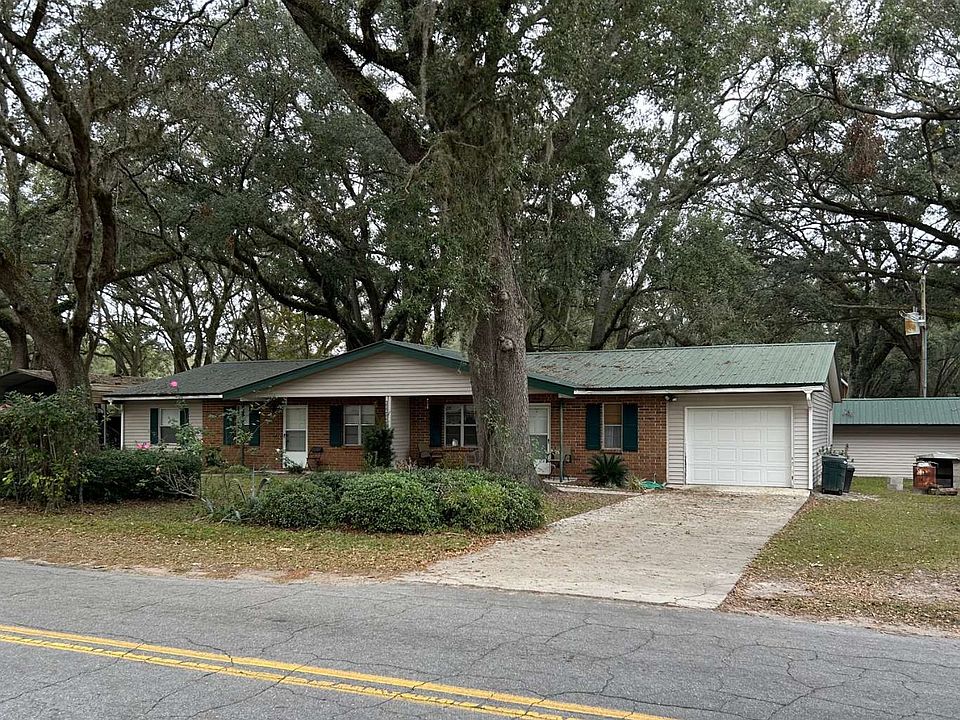 2nd image of 331 SW Cannon Creek Dr