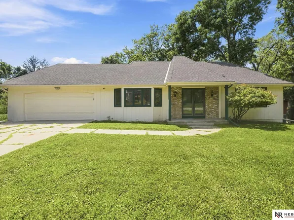304 Bellevue Blvd S, Bellevue, NE 68005