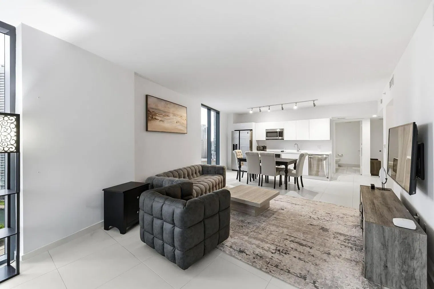3 bed, 2.0 bath, 14531 sqft, $6,300 — Photo 3