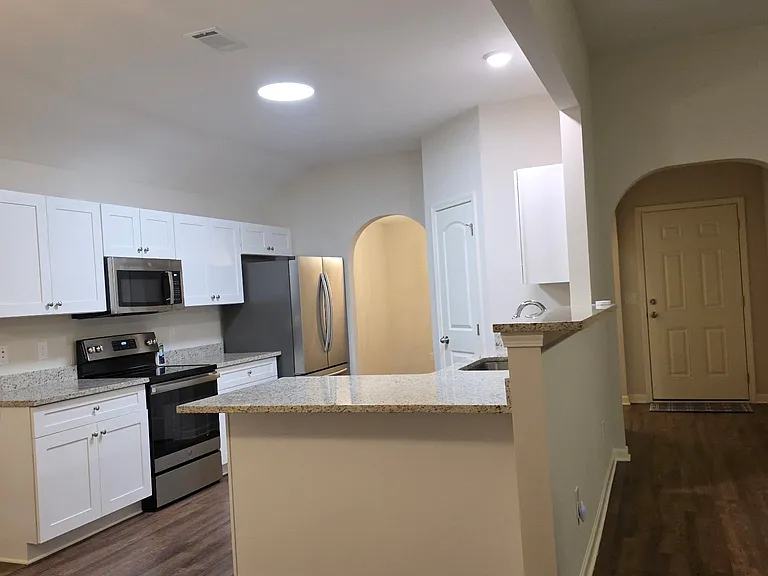 745 Park Ln — Photo 13