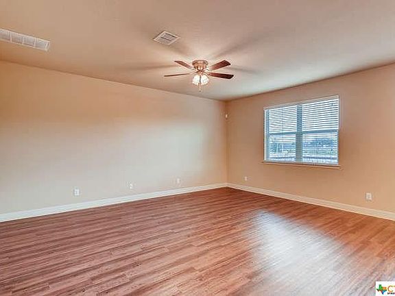 3rd image of 624 Community Dr