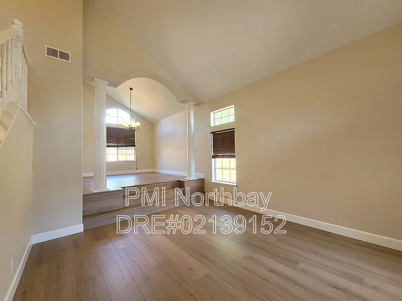 4 bed, 3.0 bath, 2466 sqft, $3,600 — Photo 3