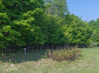 16 W Harbour Ridge Ct, Maple City, MI 49664