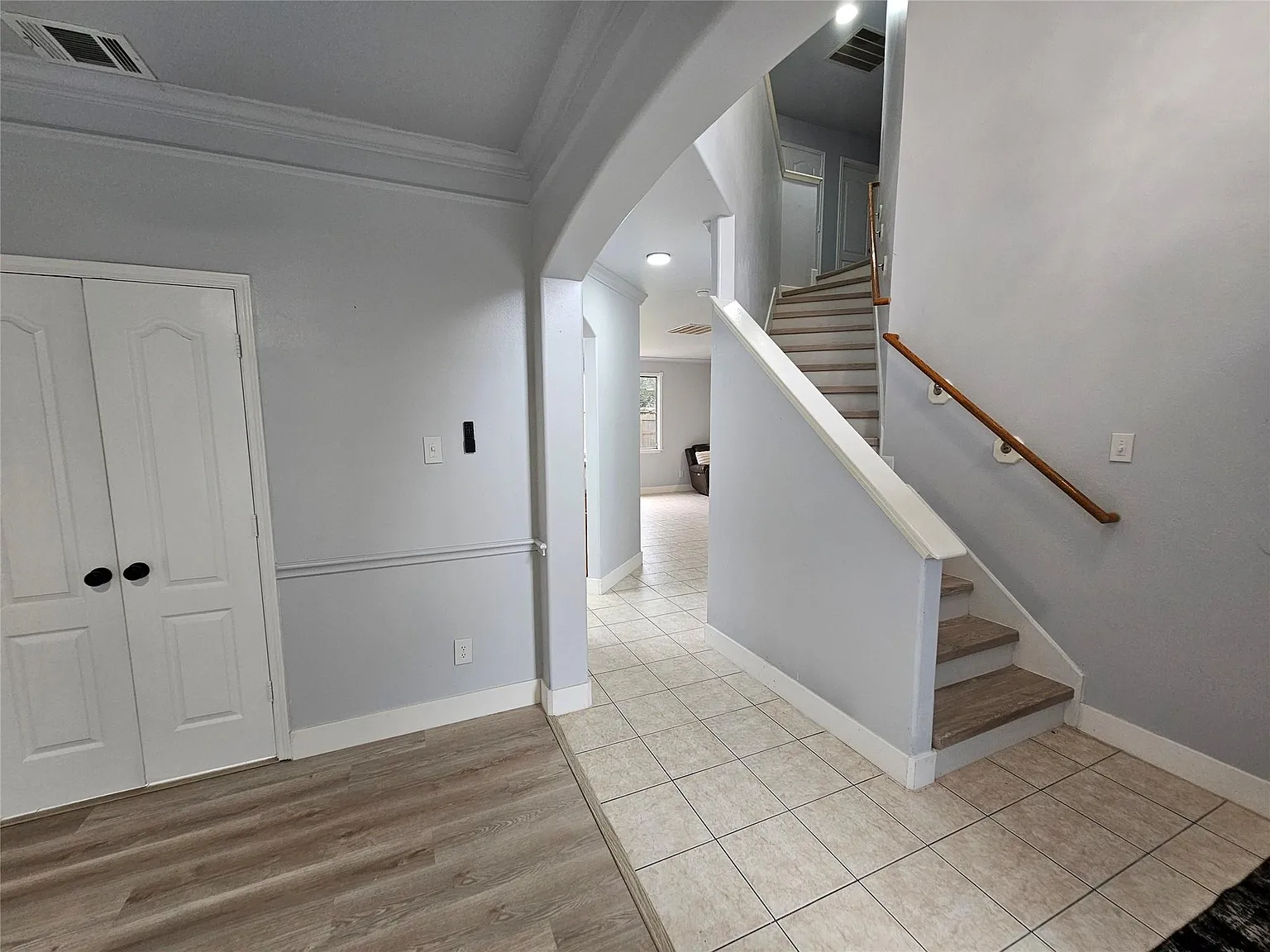 4 bed, 2.5 bath, 2560 sqft, $2,500 — Photo 4