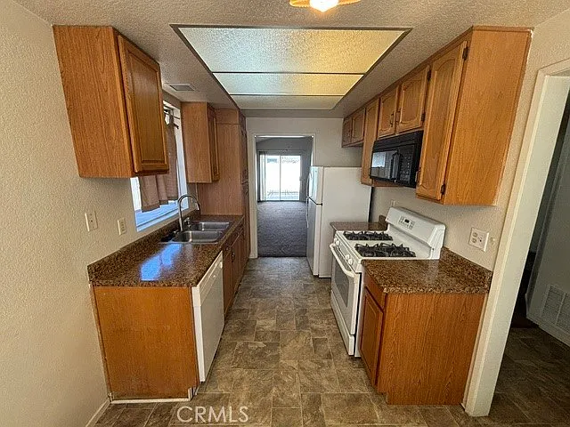 1013 Ivy St — Photo 4