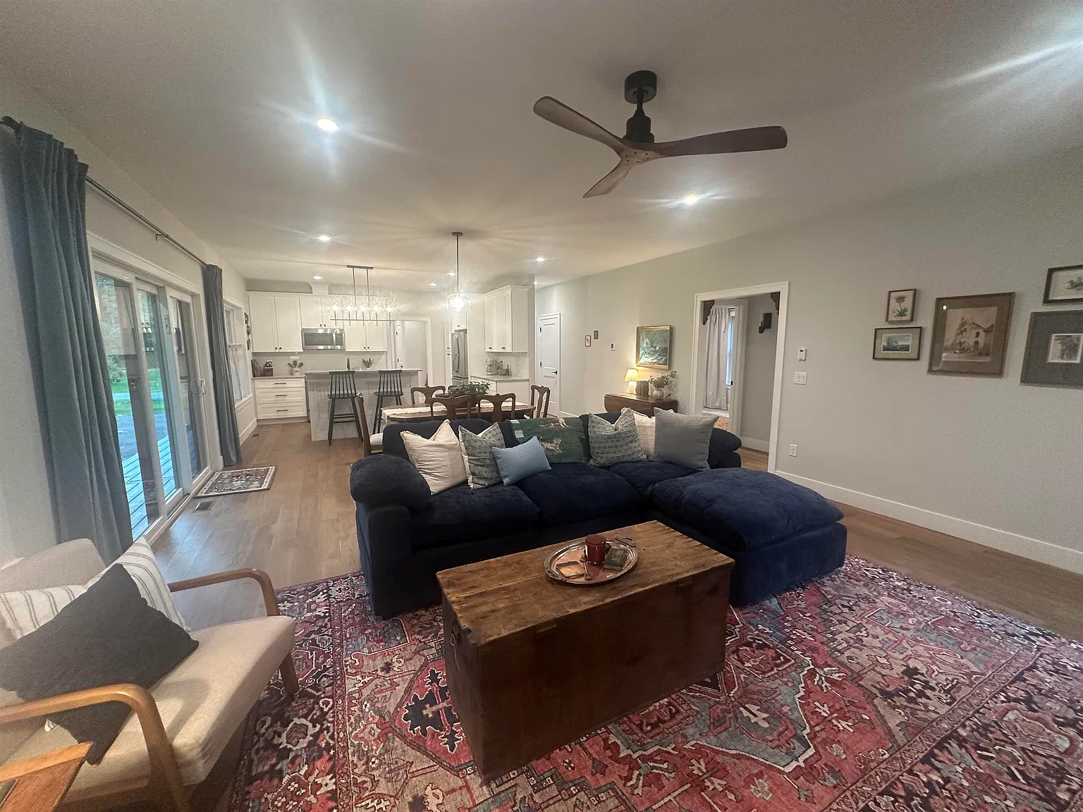 3 bed, 2.0 bath, 1500 sqft, $3,900 — Photo 3