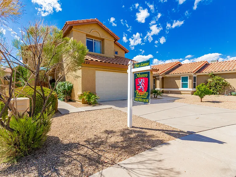 3223 E Poinsettia Dr — Photo 36