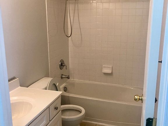 Upstairs Hallway Bathroom