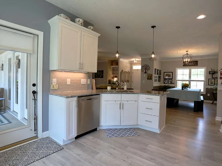 2 River Dr — Photo 45