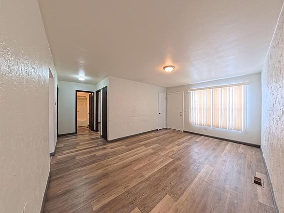 3rd image of 2603-2605 Eastview Dr