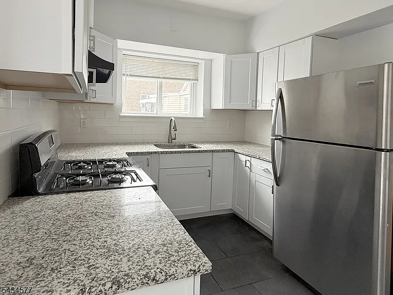 2 bed, 1.0 bath, $2,200 — Photo 4