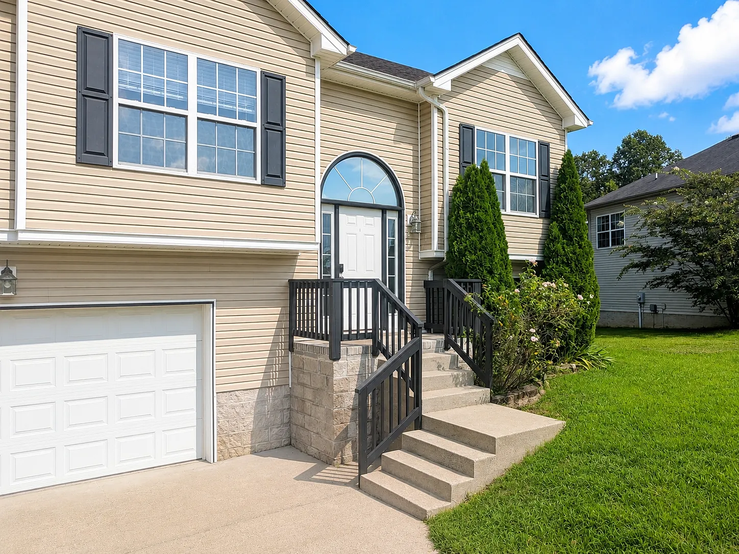 4 bed, 2109 sqft, $2,300 — Photo 2