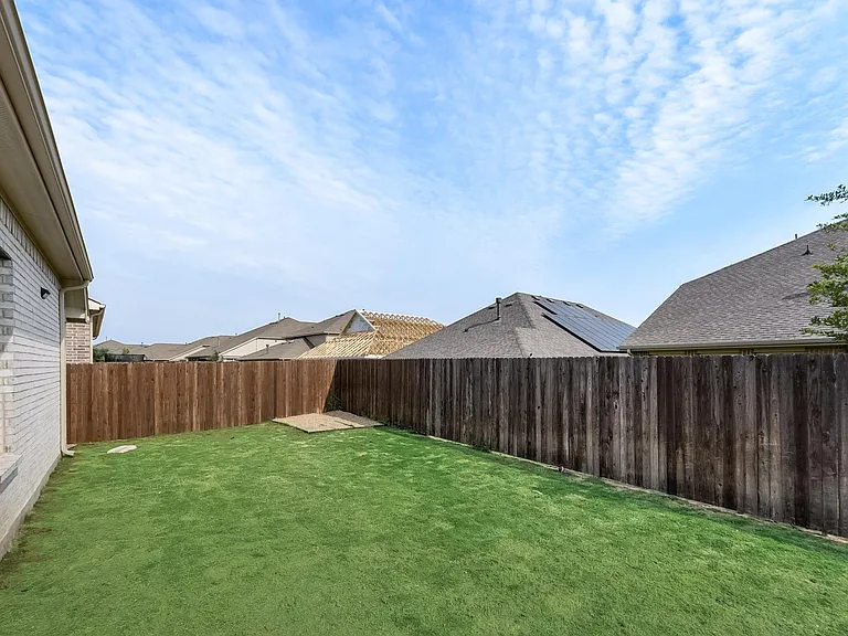 814 Bluewood St — Photo 12