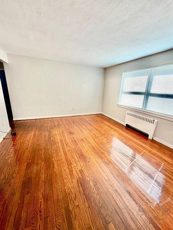 2 Bedroom Apartment in Autumn Park — Photo 1
