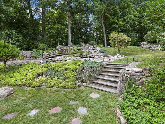 4th image of 5 Bear Berry Ln