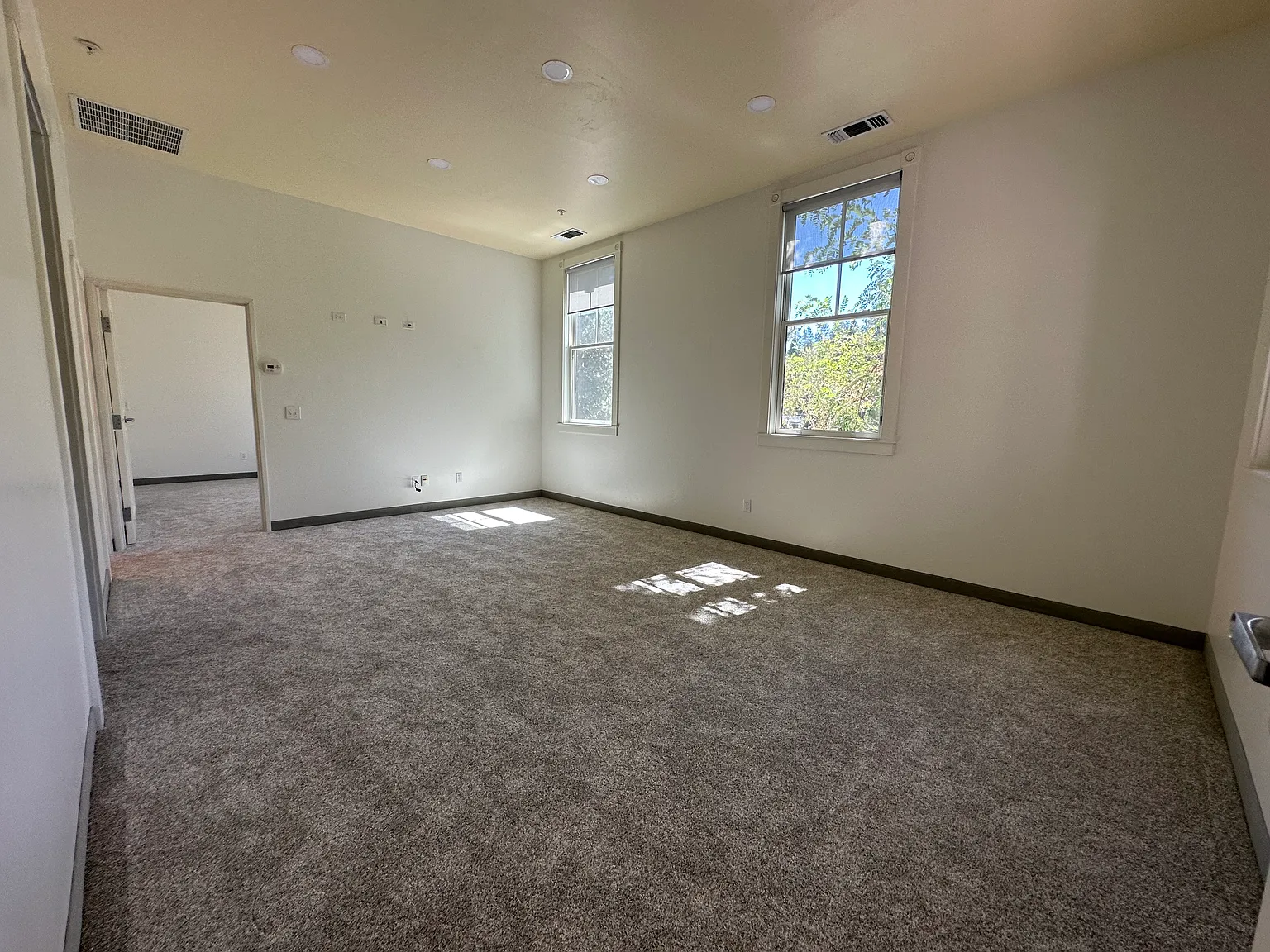 1 bed, 676 sqft, $1,900 — Photo 2