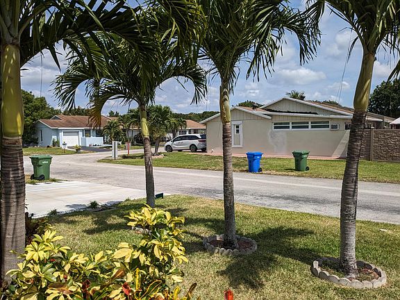 4th image of 5540 Lakewood Circle #H