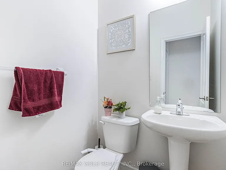 110 Banbridge Cres — Photo 12