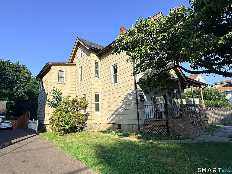26 Taylor Ave — Photo 3