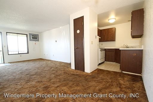 4th image of 523 W Crest Dr APT 9