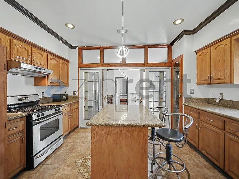 233 S Benton Way — Photo 17