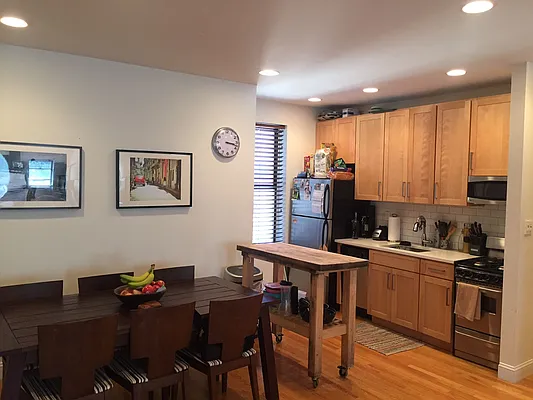 Rented by PMG Real Estate  | media 32