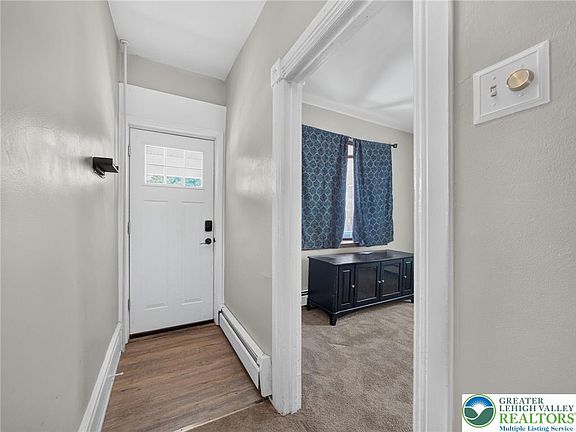 4th image of 425 Ridge St